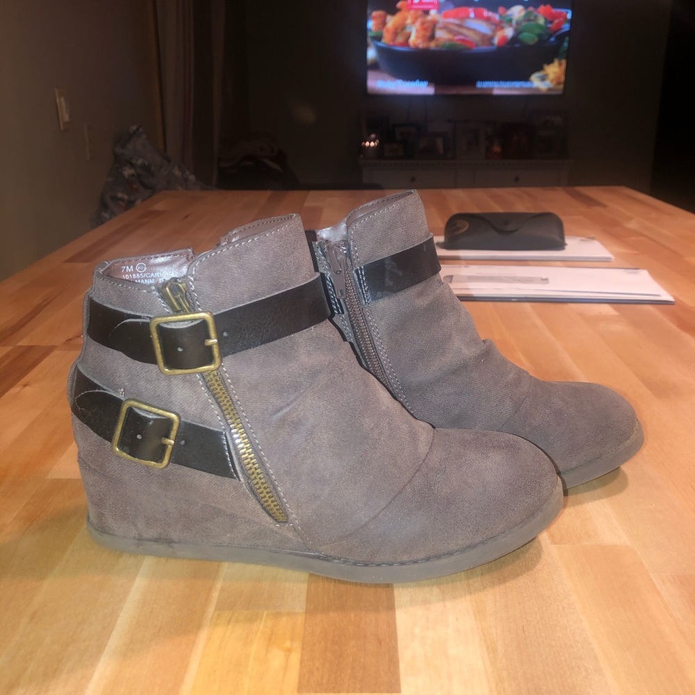Maurices booties size 7